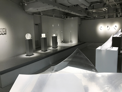 京橋「BAG-Brillia Art Gallery-」光の結晶化をテーマにした展示「Takahiro Matsuo “Light Crystallized”」展示の様子