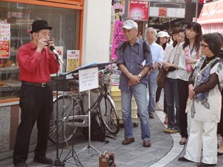 「ボランティア・地域活動見本市」紹介　ハーモニカ演奏（芝貞幸）