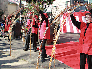 「ボランティア・地域活動見本市」紹介　南京玉すだれ（赤張子群団）